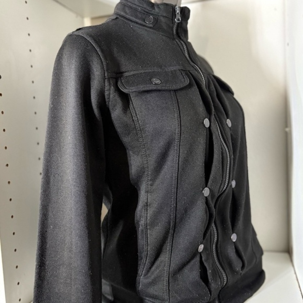 Woman’s van shibuya black jacket size smalll
